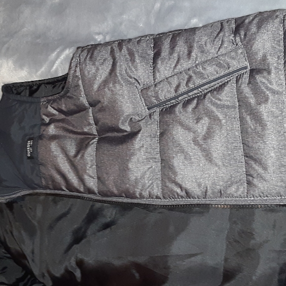 OSHKOSH Gray and Black Boys Vest. - Picture 8 of 9